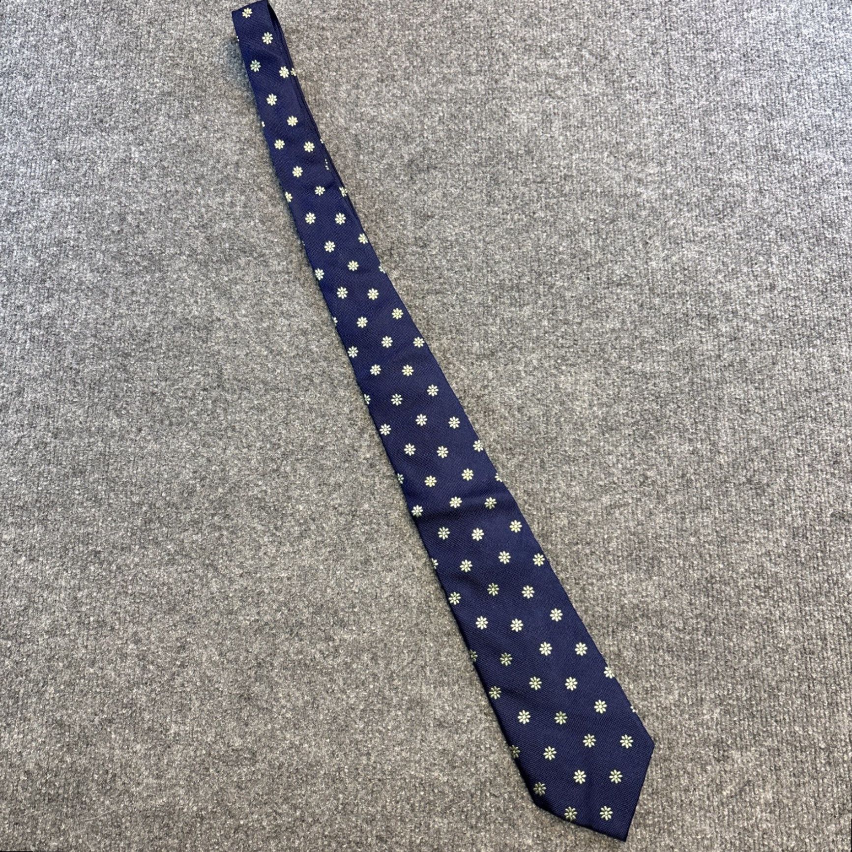 Countess Mara VINTAGE Countess Mara Tie Neck Floral Silk Men’s Blue White, Men, Silk, Floral, Tie, Blue, Vintage, Pre-owned Excellent, Countess Mara Neck Tie Size ONE SIZE - 2 Thumbnail