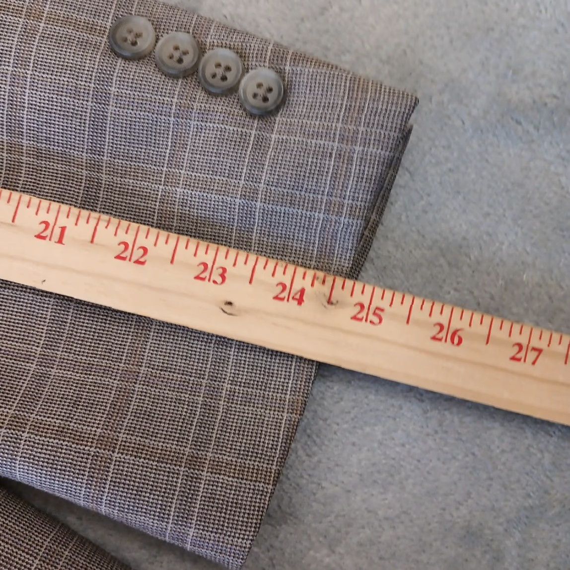 Jos. A. Bank Jos. A. Bank Blazer Mens 42 Gray Plaid Wool Two Button Single Vent Notch Lapel Regular Size 42 Jacket Front Button Style Two-Button 2 Piece Size 42R - 3 Thumbnail