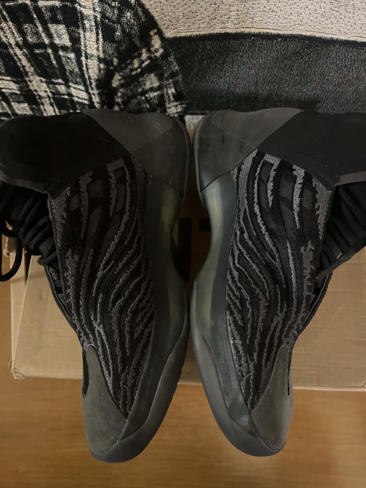 Adidas × Yeezy Yeezy QNTM “Onyx” Size US 8.5 / EU 41-42 - 2 Thumbnail