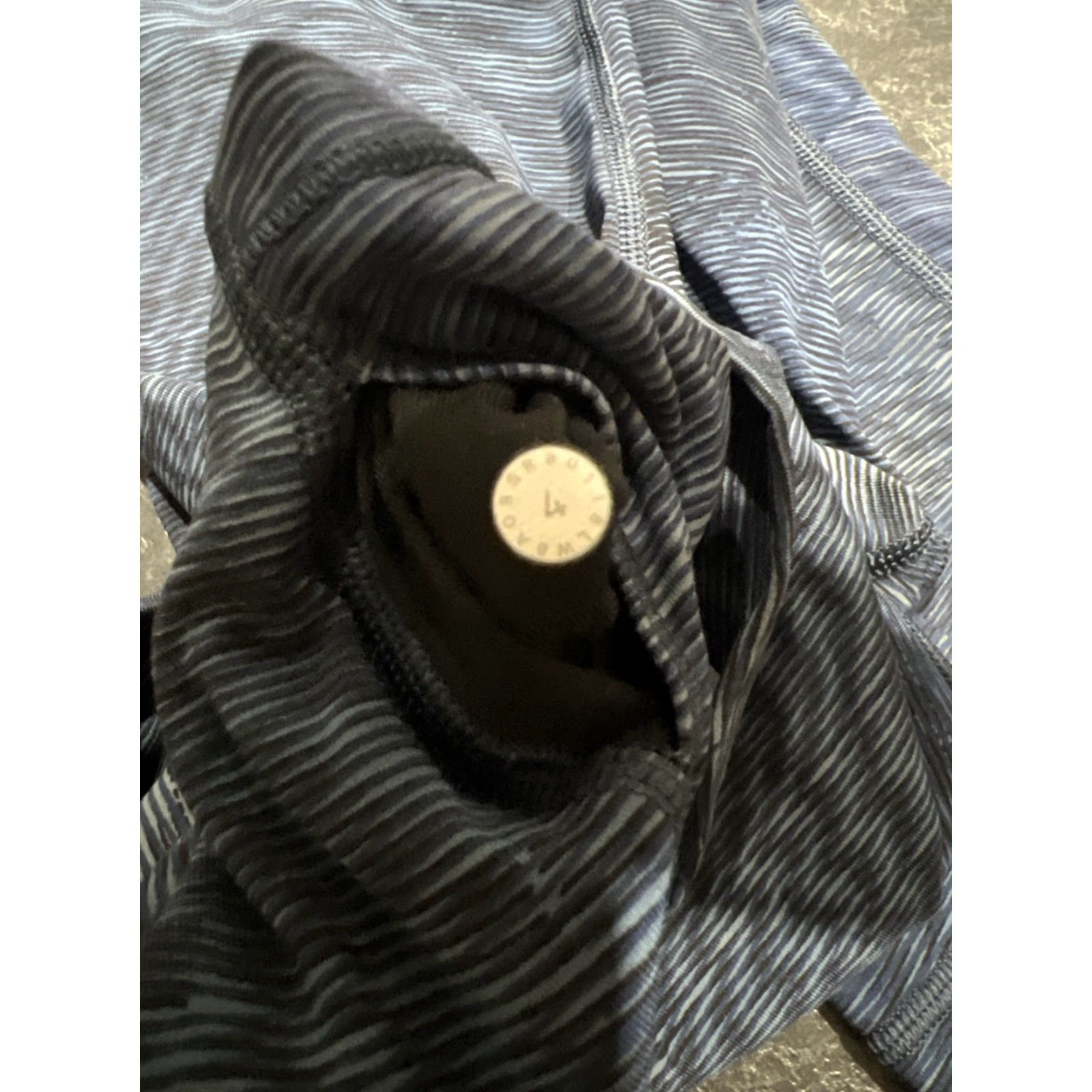 Lululemon Lululemon Capri Leggings Night Blue Striped Nylon Lycra Wide High Waist Regular Size 4 Womens Yoga Activewear Gym Size 27" / US 4 / IT 40 - 7 Thumbnail