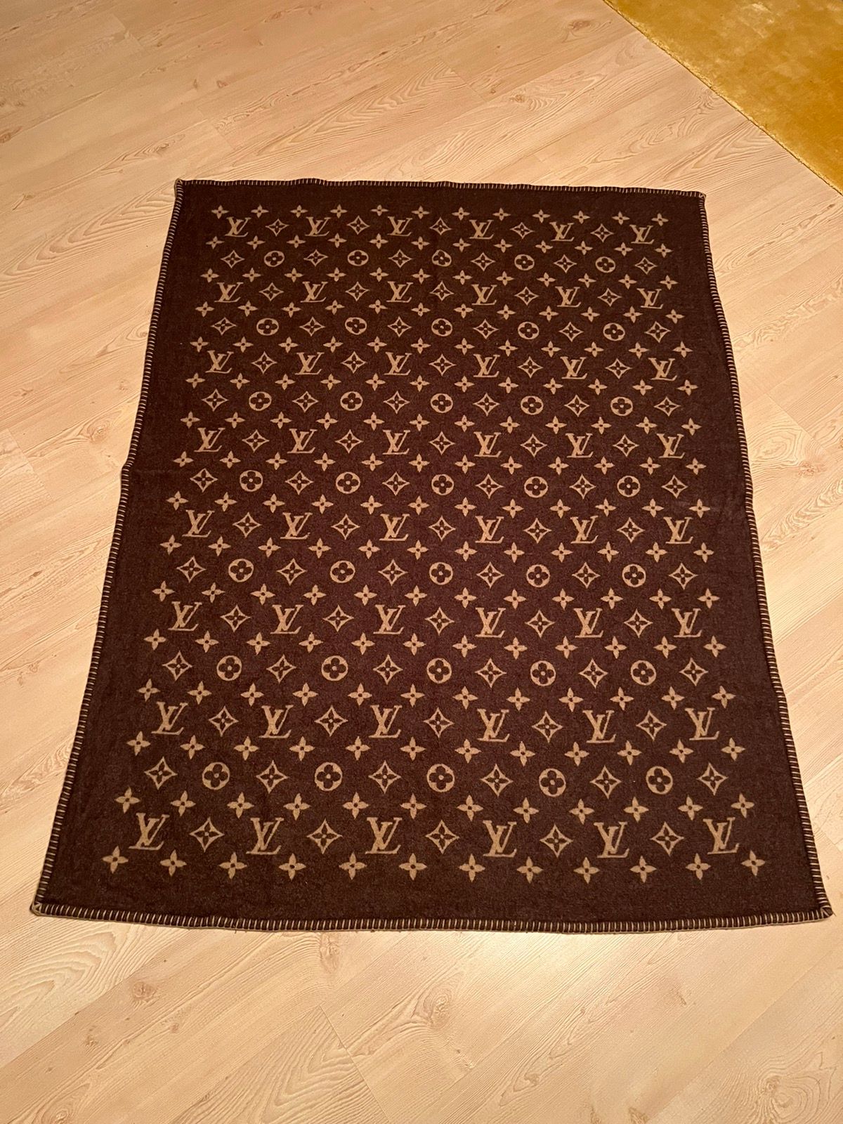 Pre-owned Louis Vuitton Removing Soon Blanket Neo Monogram In Brown
