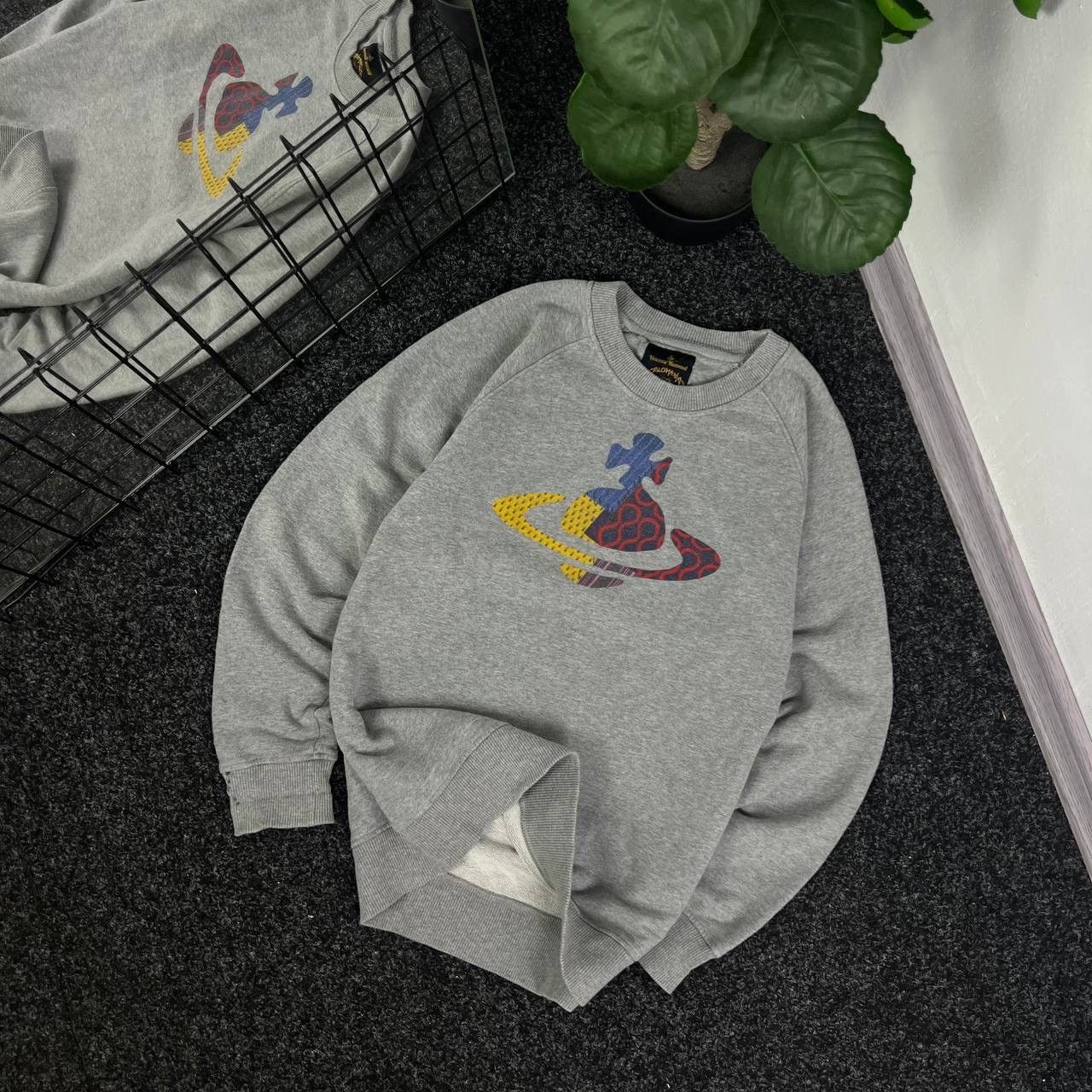 Vivienne Westwood Vivienne Westwood sweatshirt big logo designer avant garde Size US S / EU 44-46 / 1 - 1 Thumbnail