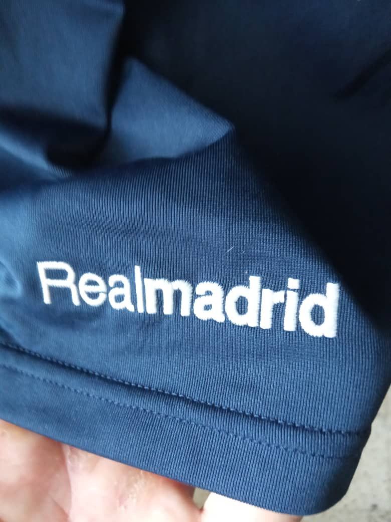 Vintage Vintage Adidas Real Madrid 2004/05 Away kit Jerseys Size US M / EU 48-50 / 2 - 5 Thumbnail