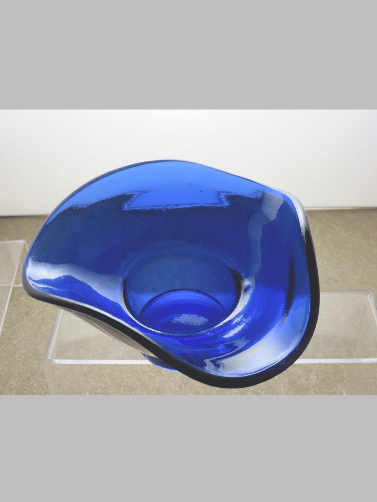 The Unbranded Brand Vintage Rare Glass Blue Bowl 3 1/3" Size ONE SIZE - 1 Thumbnail