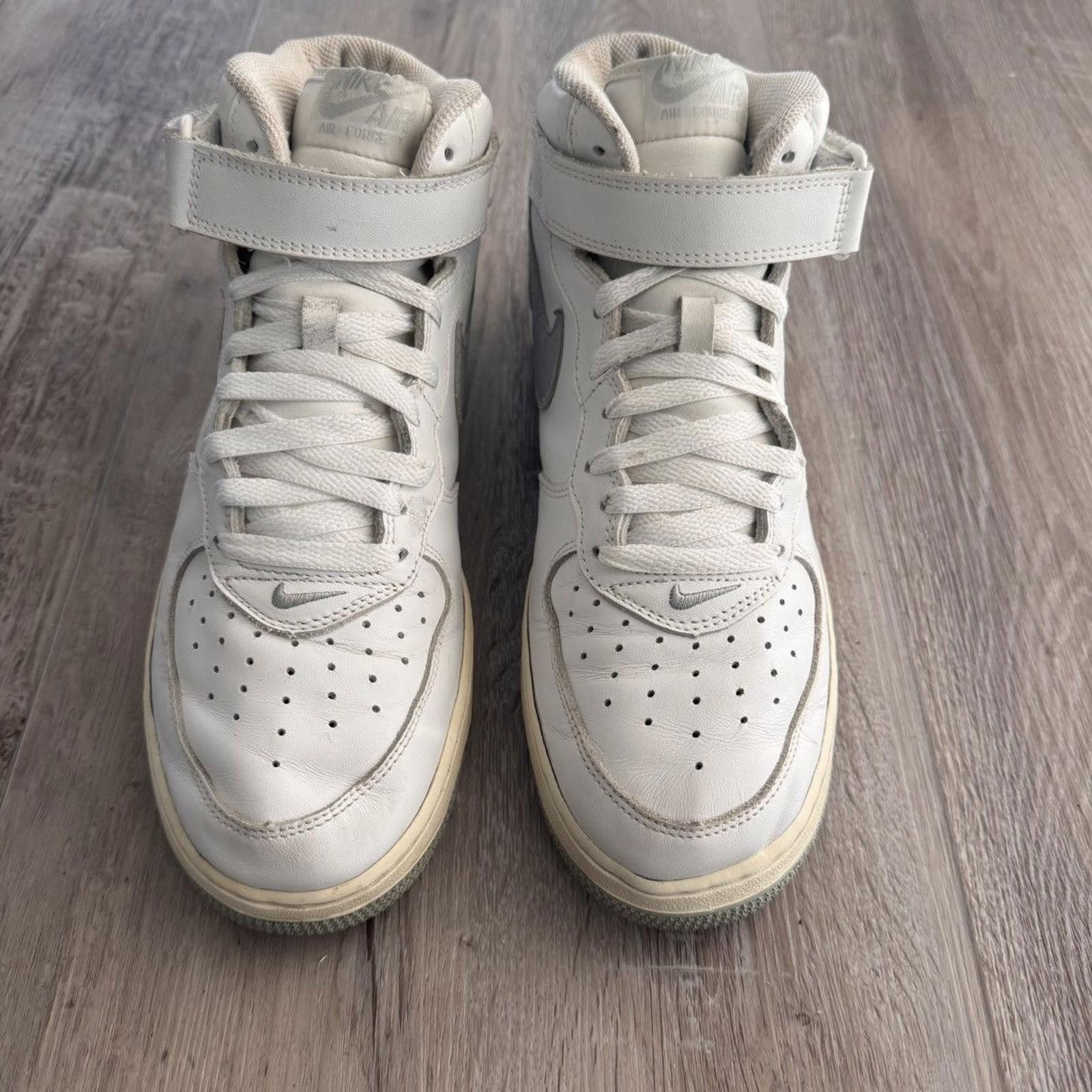 Nike NIKE • Air Force 1 Mid "White/Grey" (10M) Size US 10 / EU 43 - 4 Thumbnail
