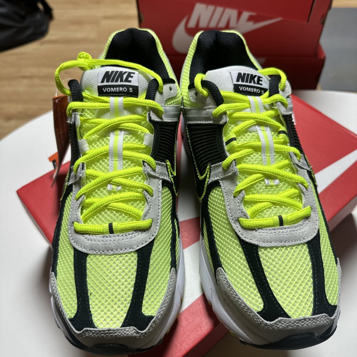 Nike *NEW* SZ 10.5 MENS, 12 WMNSN VOMERO 5 LIFE LIME VOLT/ NEON Size US 10.5 / EU 43-44 - 4 Thumbnail