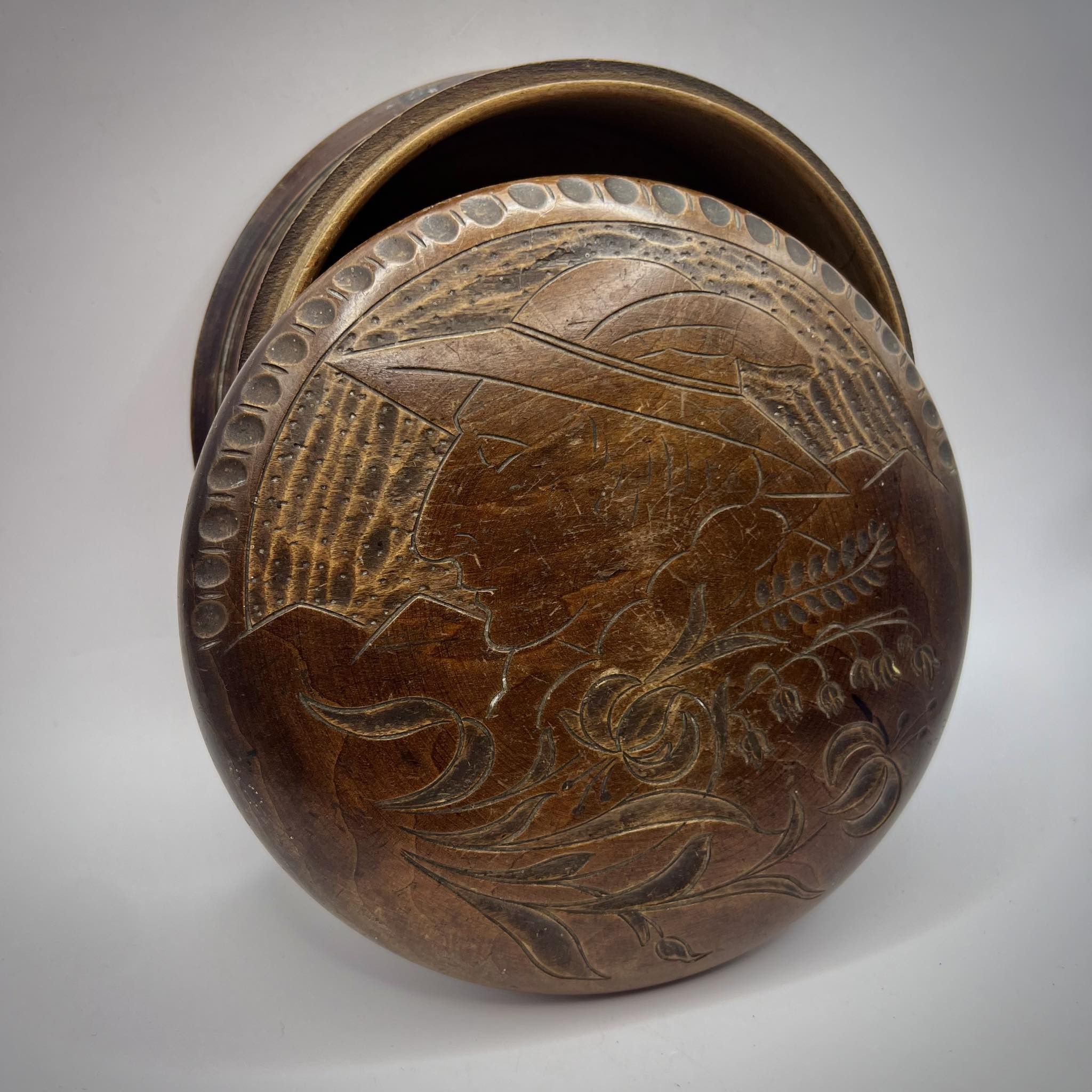 Vintage 1934 Vintage Hand Carved Wood Trinket Box Signed Size ONE SIZE - 1 Thumbnail