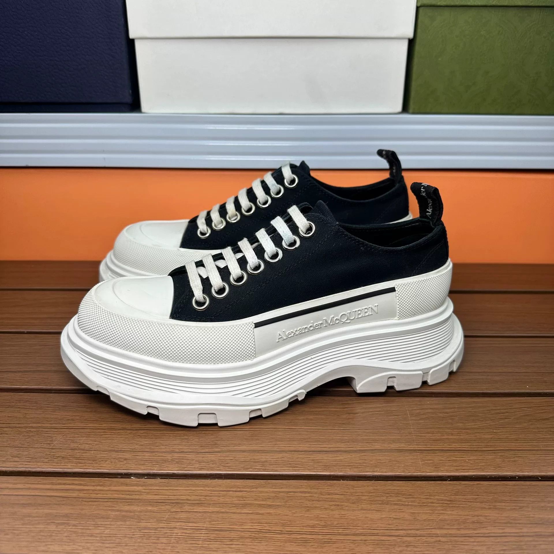 Alexander McQueen Alexander McQueen Black Lowtop Sneakers it_36 Women Size US 6 / IT 36 - 1 Thumbnail