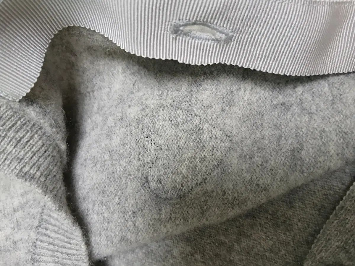 Comme des Garcons PLAY gray Comme des Garçons Play cardigan size M Size US M / EU 48-50 / 2 - 5 Thumbnail