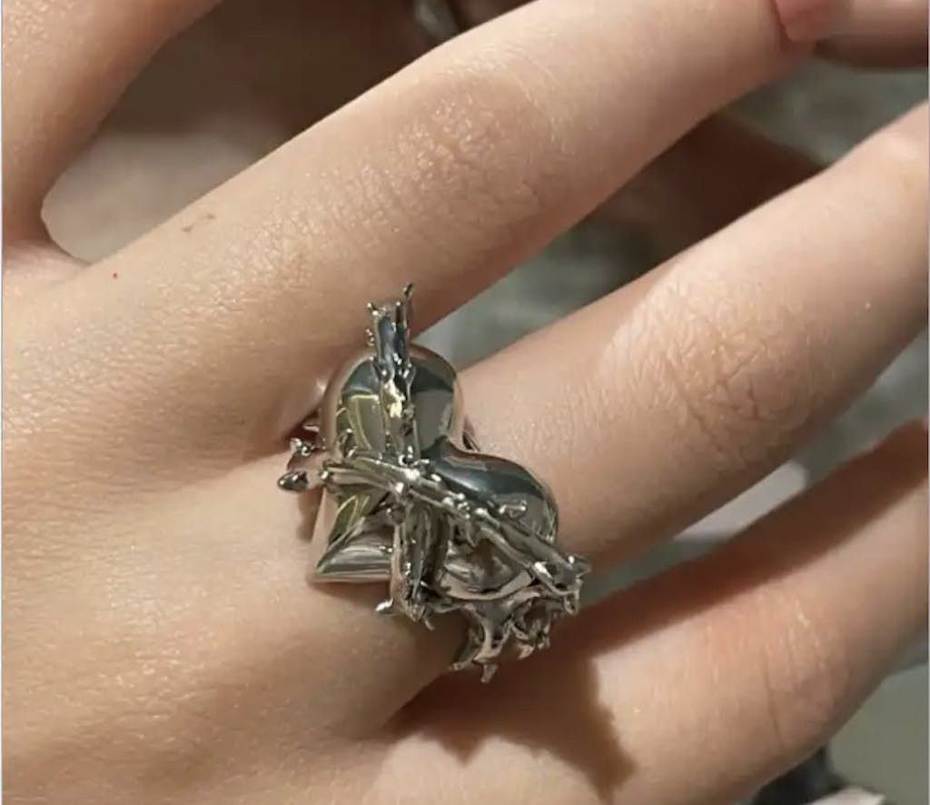 Jewelry Torn Heart Adjustable Ring Size ONE SIZE - 2 Thumbnail