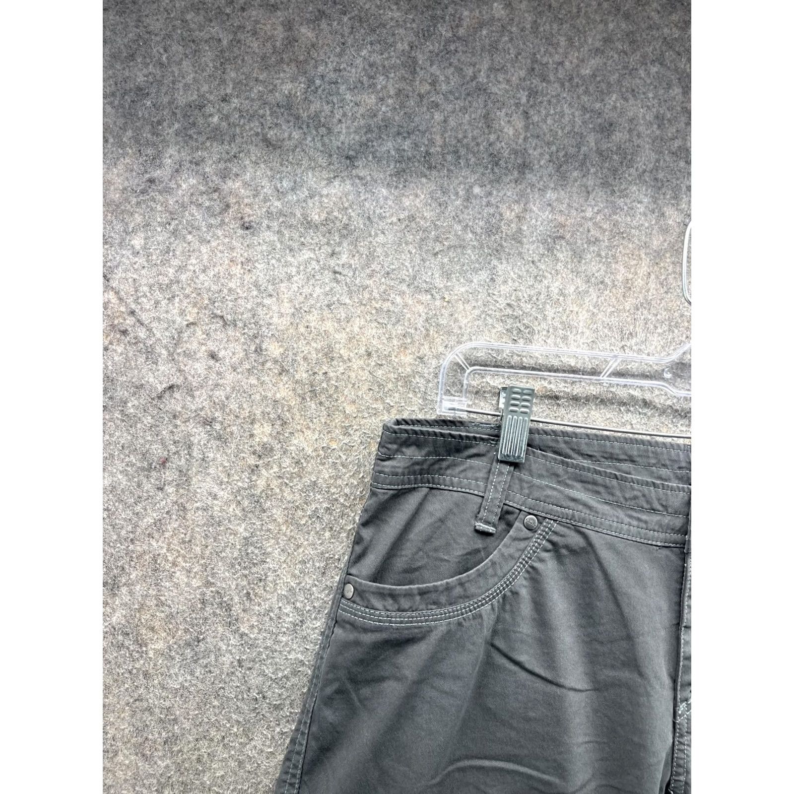 Vintage Kuhl Shorts Womens 12 Gray Cargo Twill Hiking Utility 9 Inseam Casual Summer Size 34" / US 12 / IT 48 - 7 Thumbnail