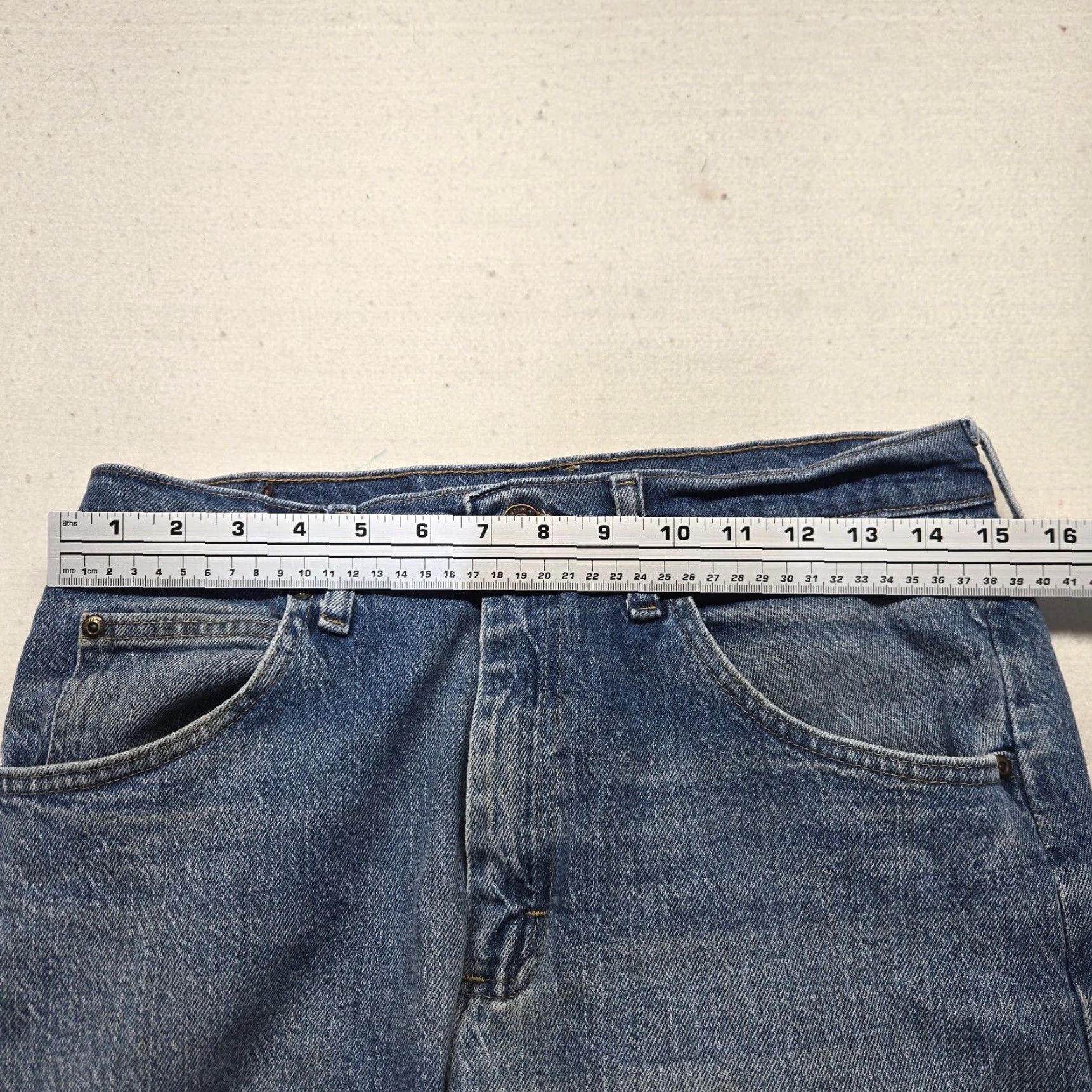 Wrangler Wrangler Relaxed Fit Jeans Medium Wash Straight Leg Men's 31x30 Blue Denim Size US 31 - 5 Thumbnail