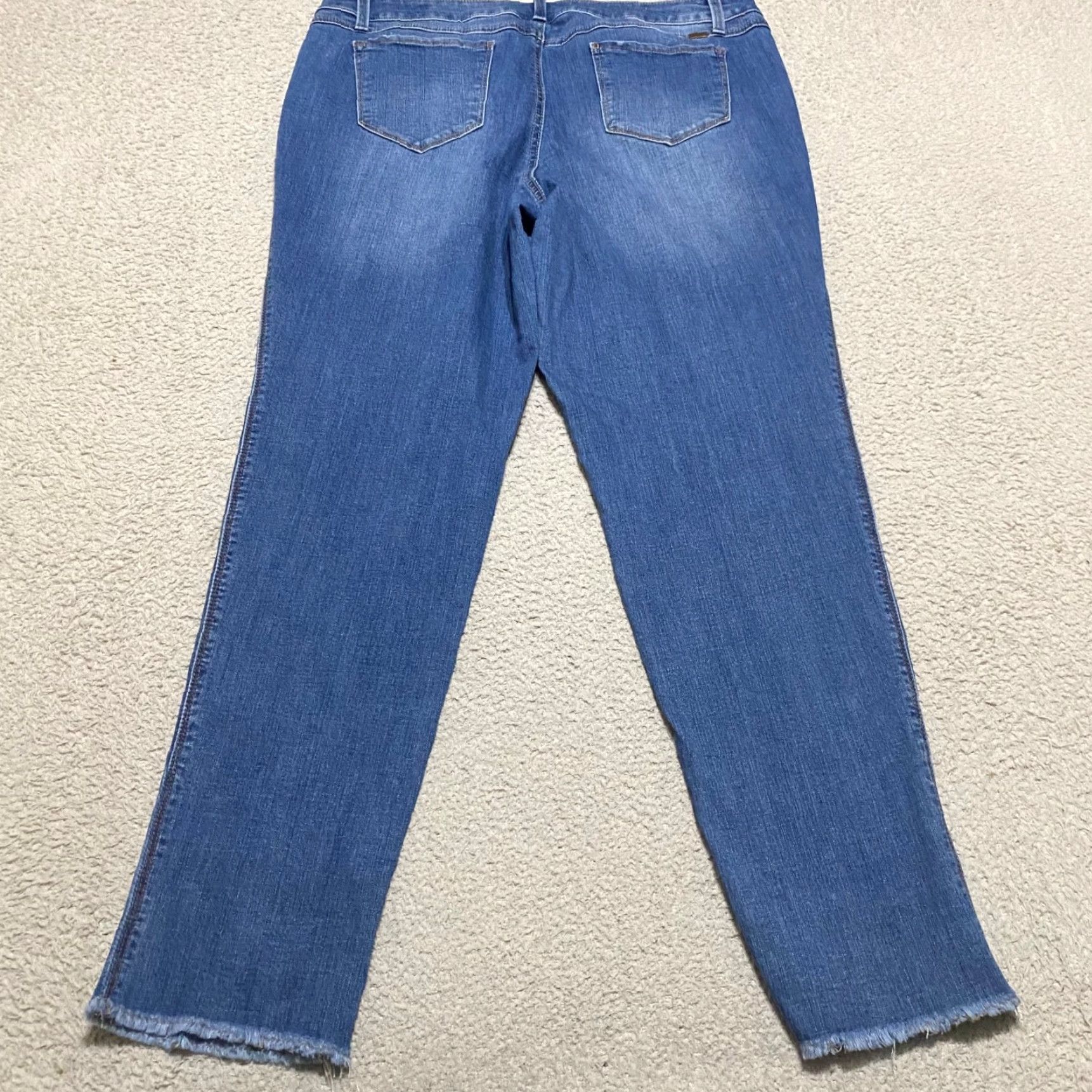 Vintage 1822 Denim Jeans Blue 16 Womens High Rise Tapered Distressed Medium Wash denim 5-Pocket Design Regular Size 16 Womens jeans Size 38" / US 16 / IT 52 - 2 Thumbnail