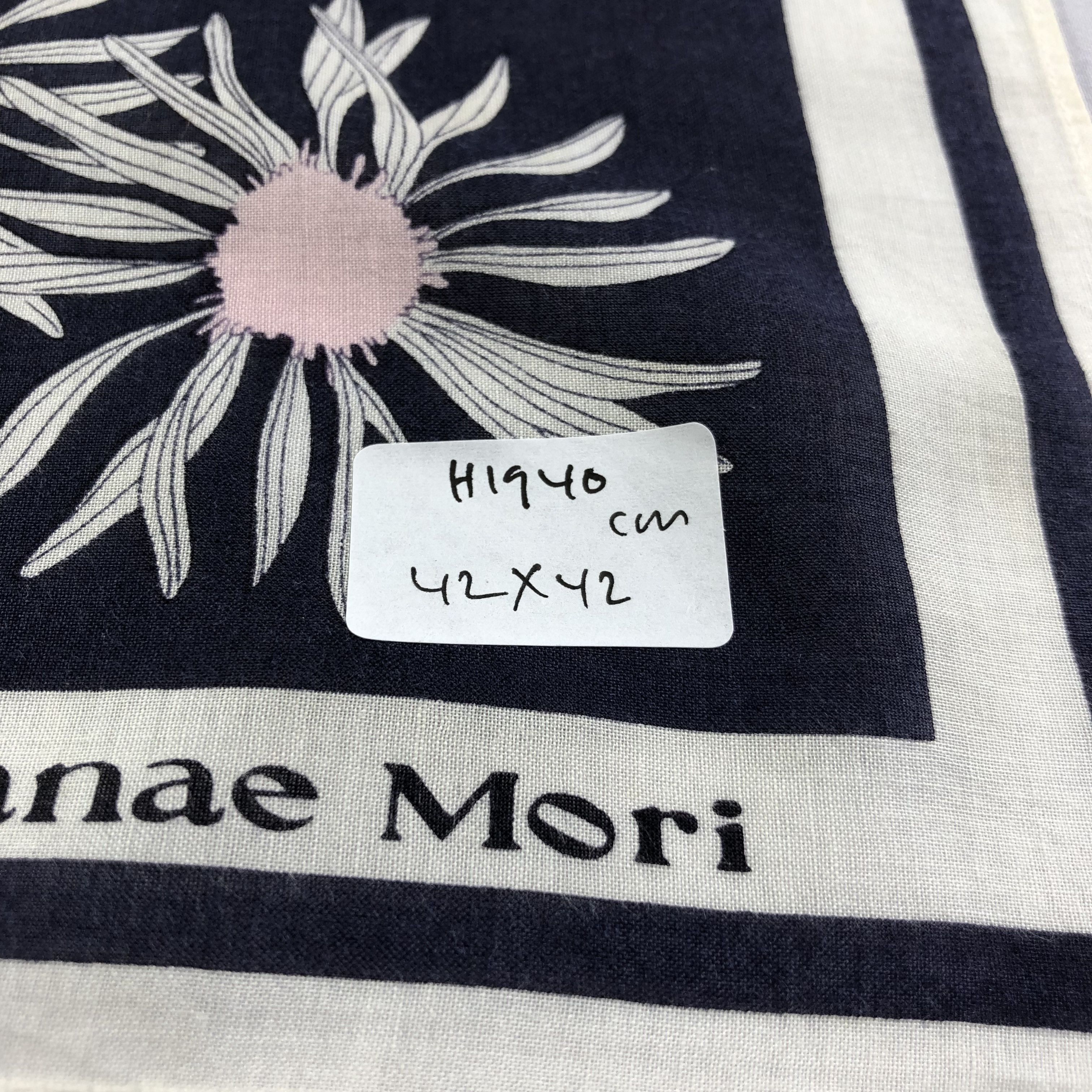 Hanae Mori Hanae Mori Floral Handkerchief Neckerchief Bandana H1940 Size ONE SIZE - 6 Thumbnail