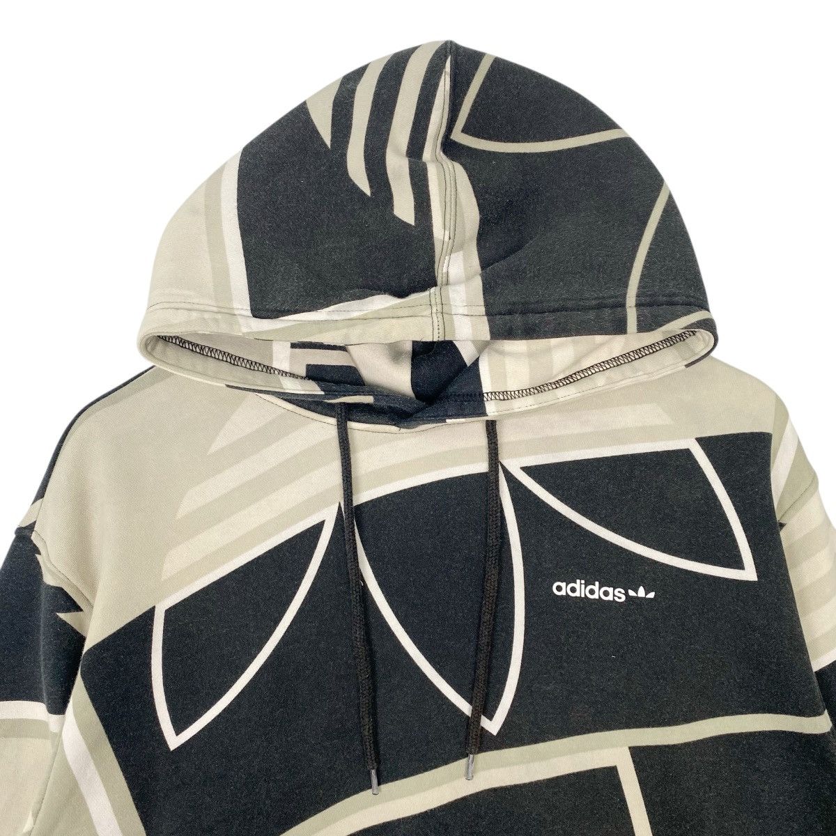 Vintage Vintage Adidas Hoodie Sweater All Over Print Big Logo Size M Size US M / EU 48-50 / 2 - 4 Thumbnail