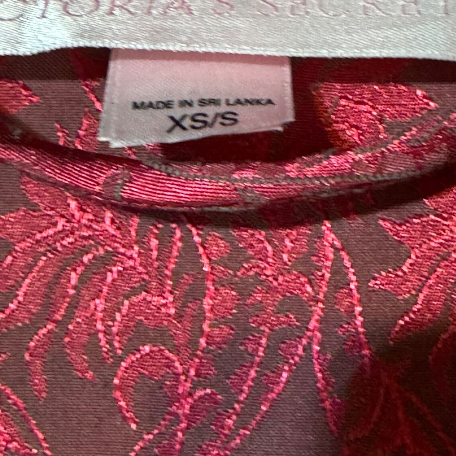 Victoria's Secret Victoria's Secret's Robe XS/S Red/Pink Brocade Robe No Belt Size ONE SIZE - 4 Thumbnail