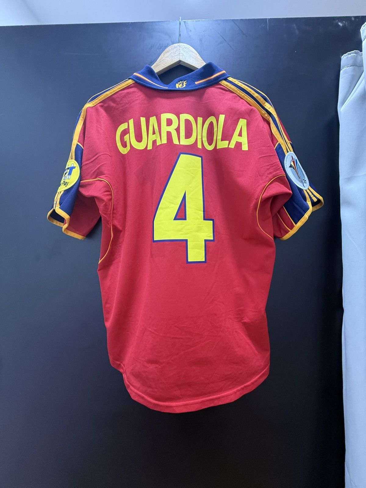 Adidas 2000 Spain football jersey #4 pep guardiola Size US M / EU 48-50 / 2 - 2 Thumbnail