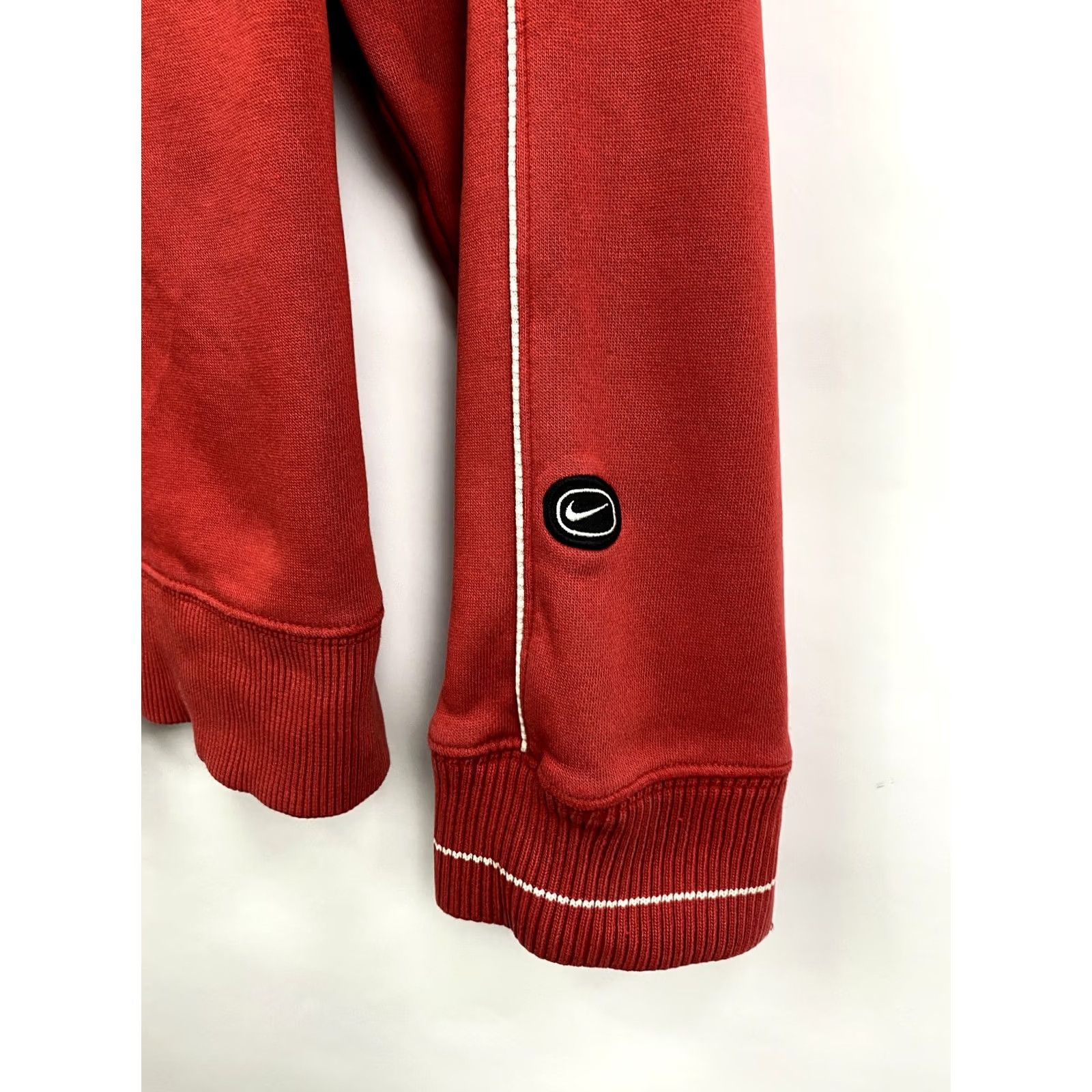 Nike VINTAGE Nike Sweatshirt 90s red L Men Pullover Comfort Fit 62cm Chest 68cm Length 53cm Shoulders 63cm Girls Mens Boys Womens Size US L / EU 52-54 / 3 - 6 Thumbnail