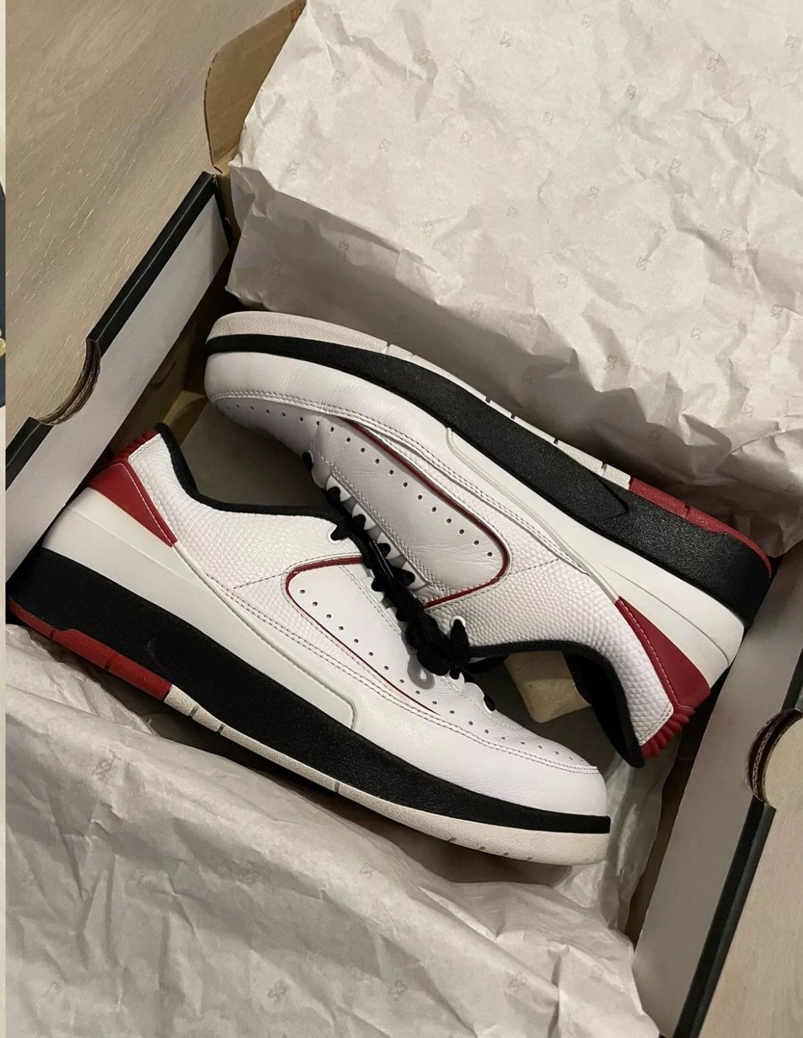 Jordan Brand × Nike Nike Air Jordan 2 Retro Low Chicago 832819-101 Mens Sz 10.5 Size US 10.5 / EU 43-44 - 8 Thumbnail