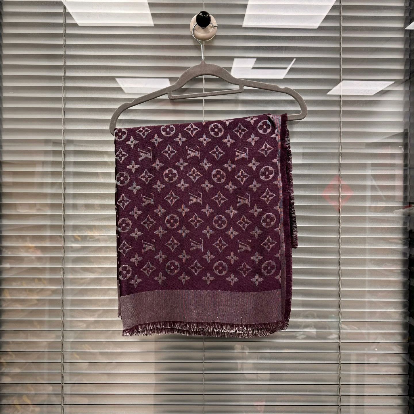 Louis Vuitton Louis Vuitton Purple Scarf 40 Men Size ONE SIZE - 1 Thumbnail