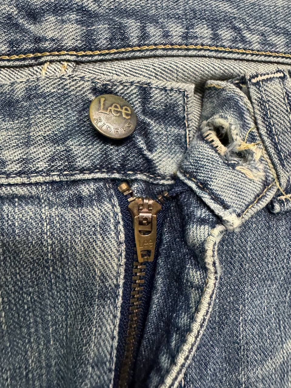 Lee FLARE Vintage 90s Lee Faded Distressed Thrashed Bootcut Jean Size US 30 / EU 46 - 9 Thumbnail