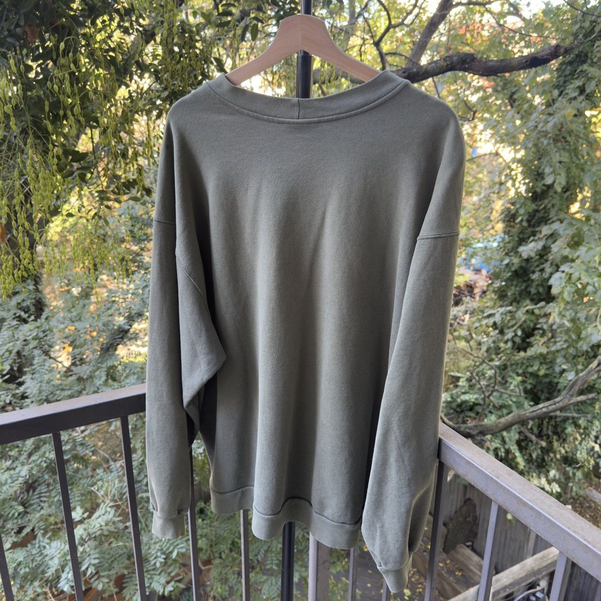Nike Thrashed Faded 90s Nike Green Logo Sweatshirt ERD Grunge Size US XL / EU 56 / 4 - 2 Thumbnail