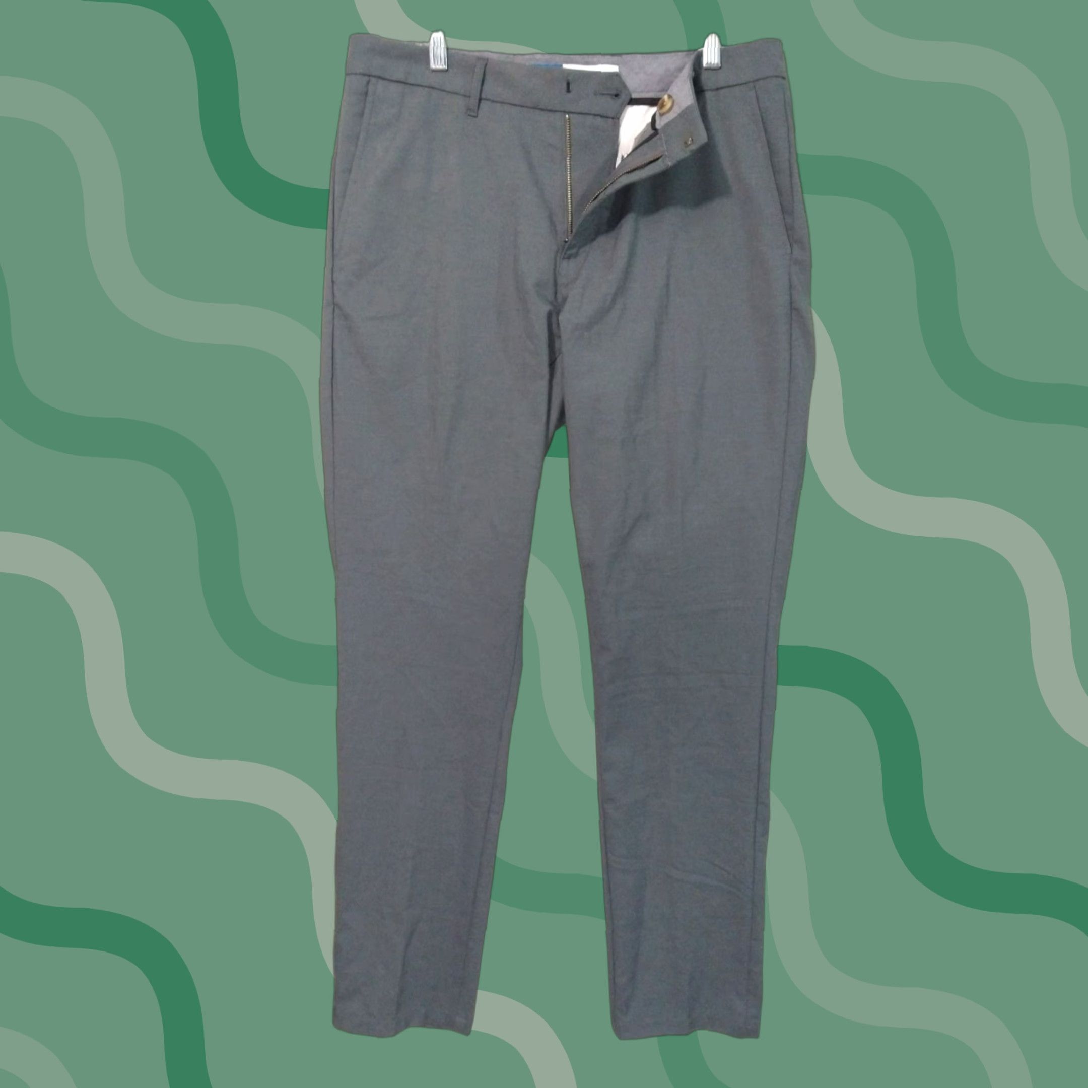 Old Navy Old Navy Pants Mens 34x34 Gray Chino Athletic Fit Mid Rise Flat Front Flex Polyester Spandex Solid Size US 34 / EU 50 - 1 Thumbnail