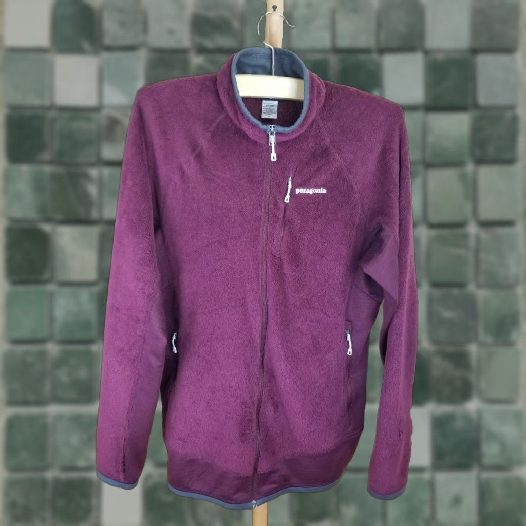 Patagonia VINTAGE Y2K PATAGONIA R2 FULL ZIP UP FLEECE JACKET WOMEN'S XLARGE BURGUNDY SIZE S INCHES 24 CHEST 33 NECK TO CUFF 29 TOP TO BOTTOM 29 Size S / US 4 / IT 40 - 1 Thumbnail