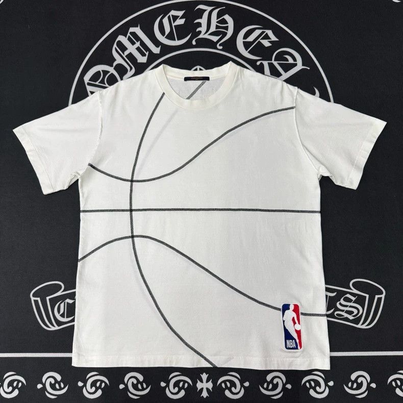 Louis Vuitton LV x NBA White Basketball Short Sleeve Tee-yf Size US XL / EU 56 / 4 - 1 Thumbnail