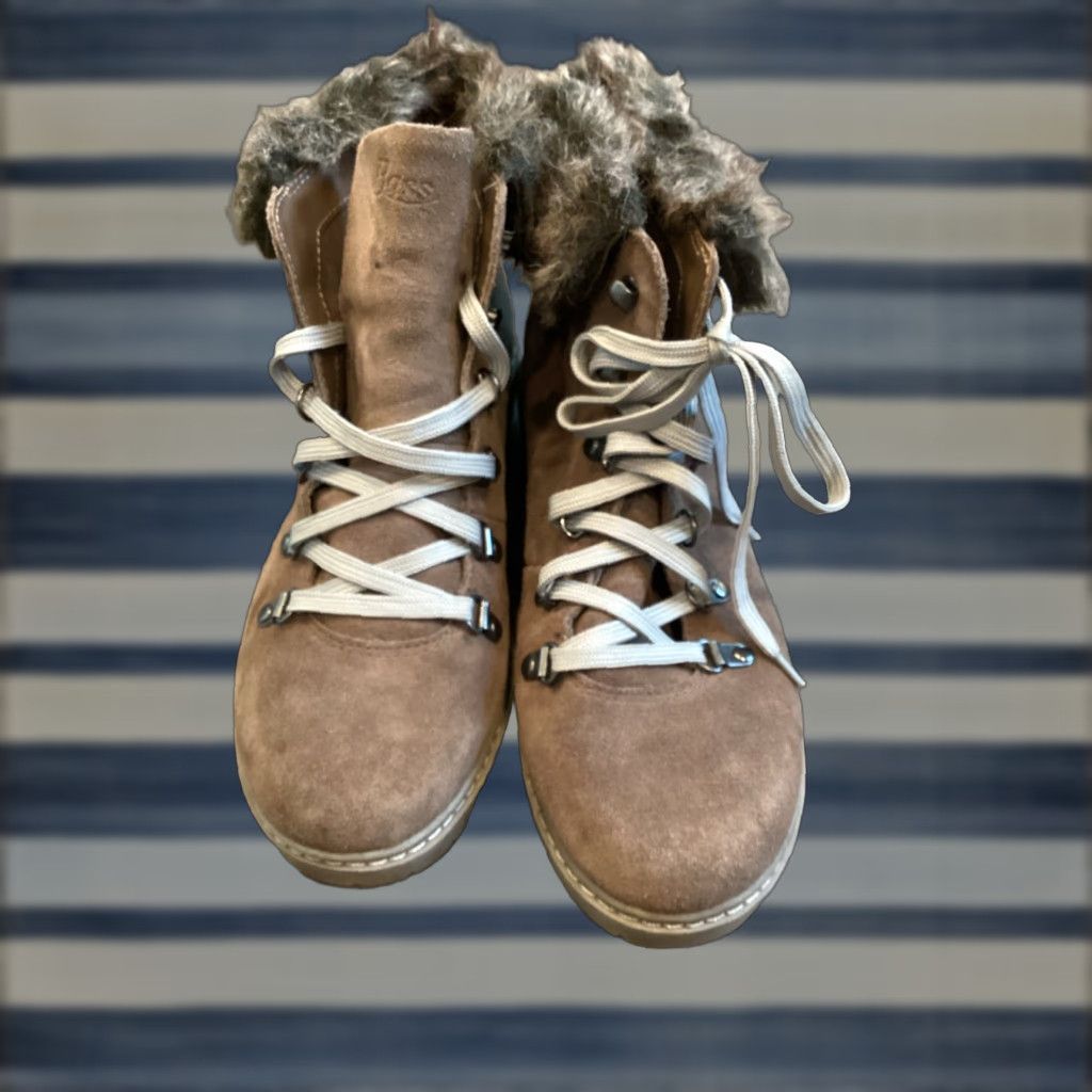 Vintage G.H. Bass Aubrey Womens Hiking Boots Chocolate Suede Leather Lace Up Ankle Boots 8.5 M Outdoor Leather Rubber Sole Womens Size US 8.5 / IT 38.5 - 1 Thumbnail
