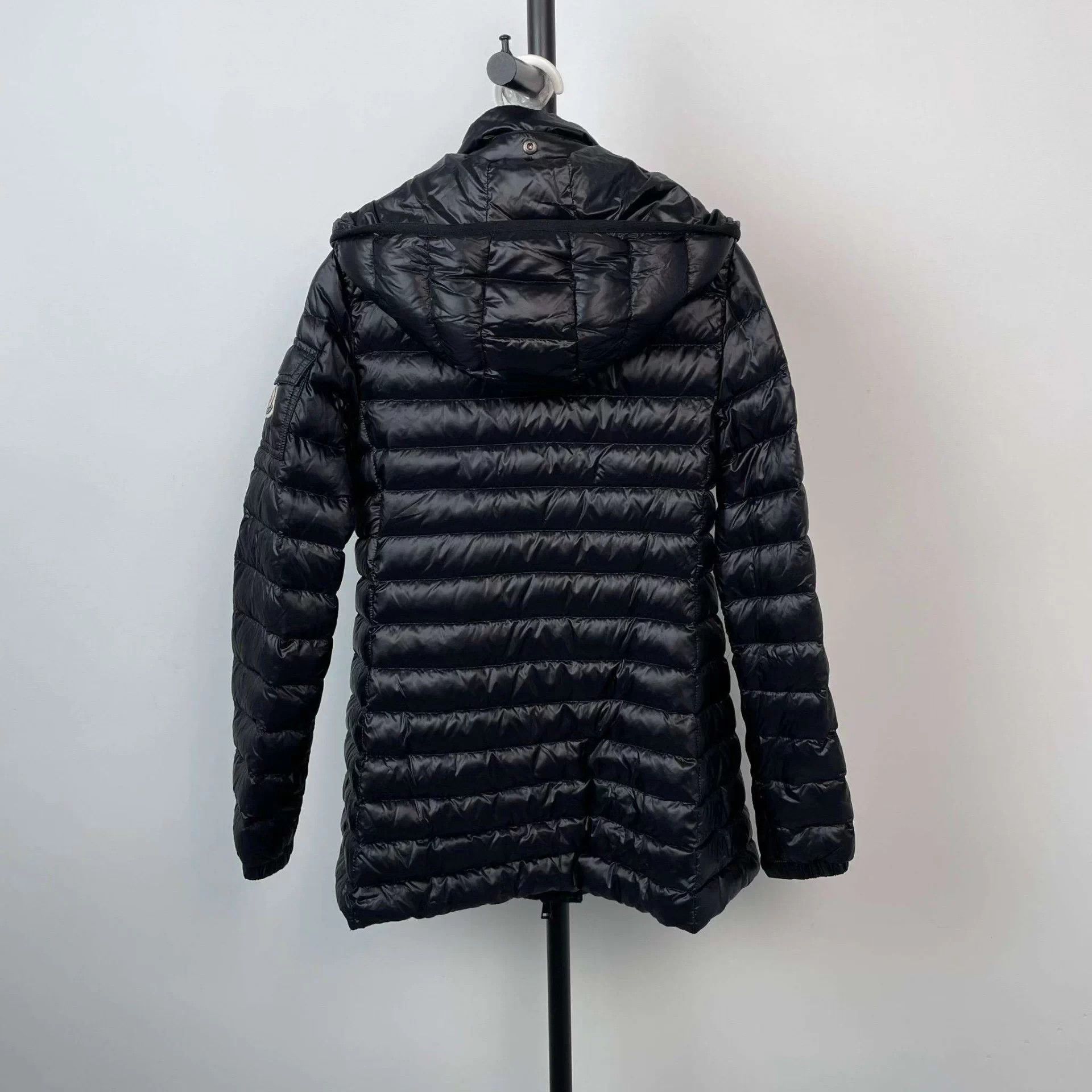 Moncler Moncler MENTHE mid-length hooded logo puffer Size XS / US 0-2 / IT 36-38 - 2 Thumbnail
