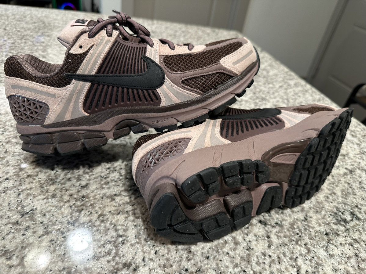 Nike Nike Zoom Vomero 5 Plum Eclipse - M9 Size US 9 / EU 42 - 2 Thumbnail