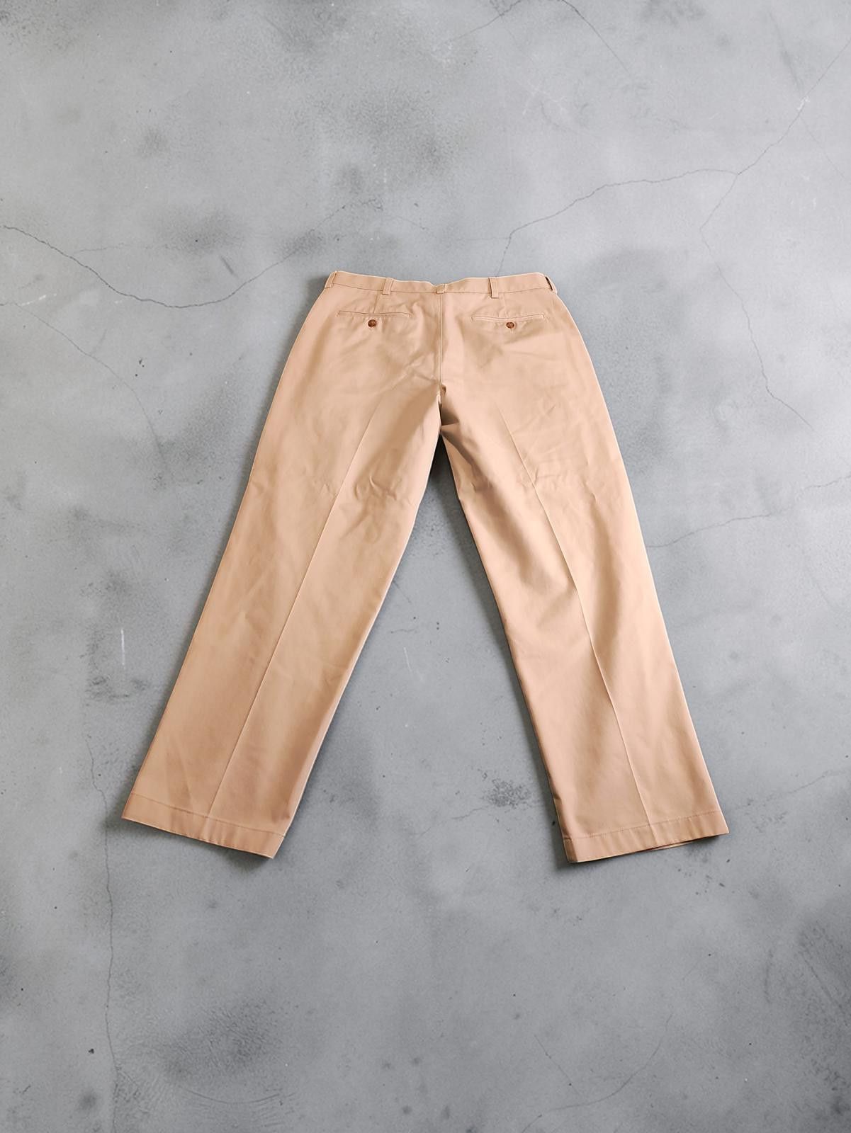 L.L. Bean L.L. Bean Signature Cream Chinos Classic Fit Size 37 Waist Size US 37 - 4 Thumbnail