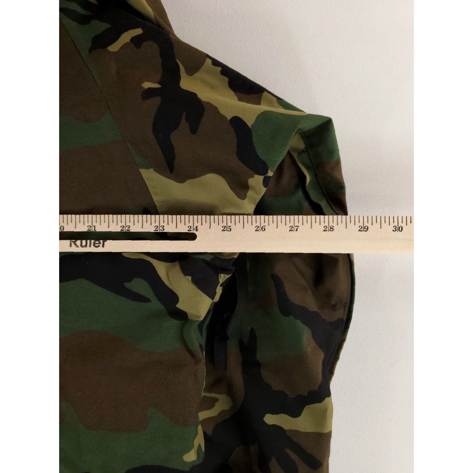 Vintage **US Army Parka Hooded Cold Weather Mens L Woodland Camo Nylon** User: US Army Parka Hooded Cold Weather Mens L Woodland Camo Nylon Size US L / EU 52-54 / 3 - 4 Thumbnail