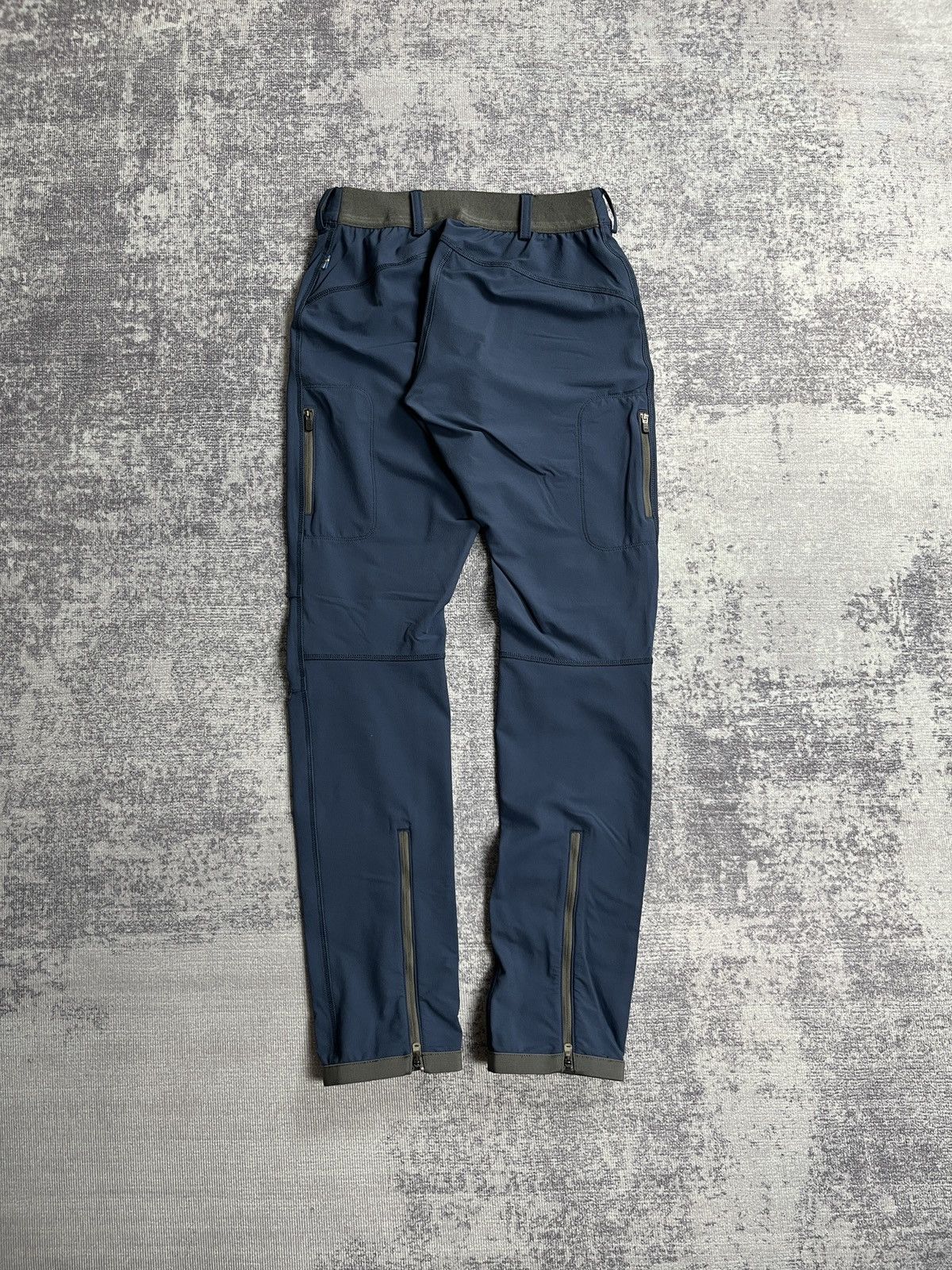 Fjallraven FJALLRAVEN BERGTAGEN TROUSER PANTS Size US 27 - 11 Thumbnail