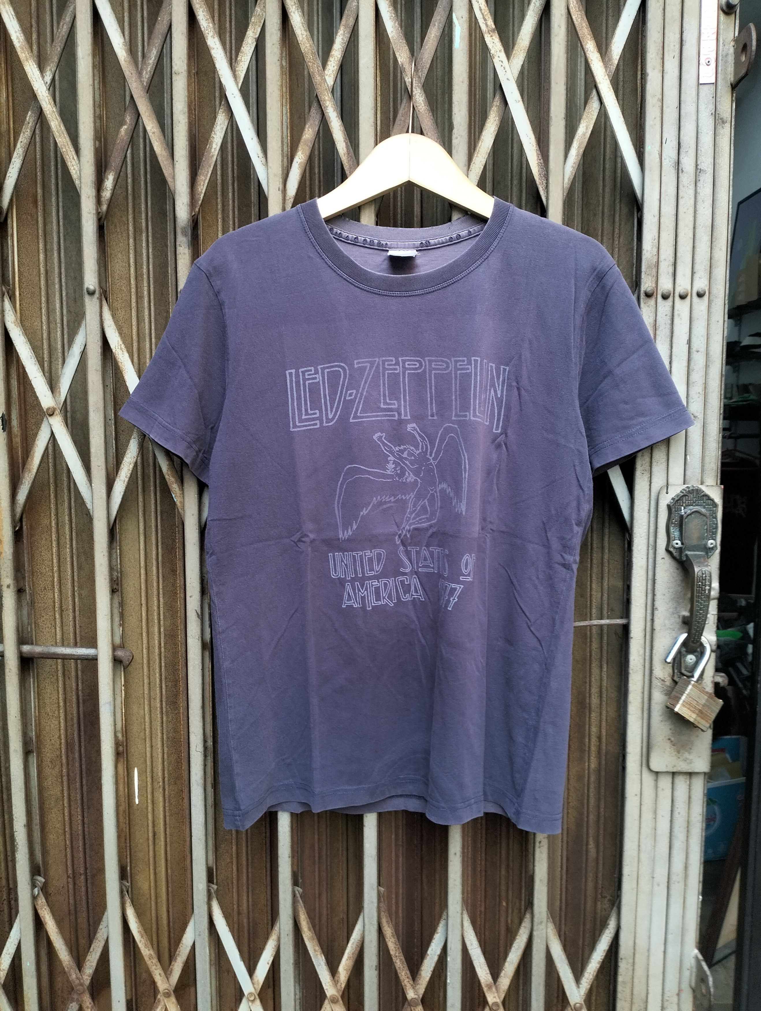 Band Tees THRASHED LED ZEPPELIN Size US M / EU 48-50 / 2 - 1 Thumbnail