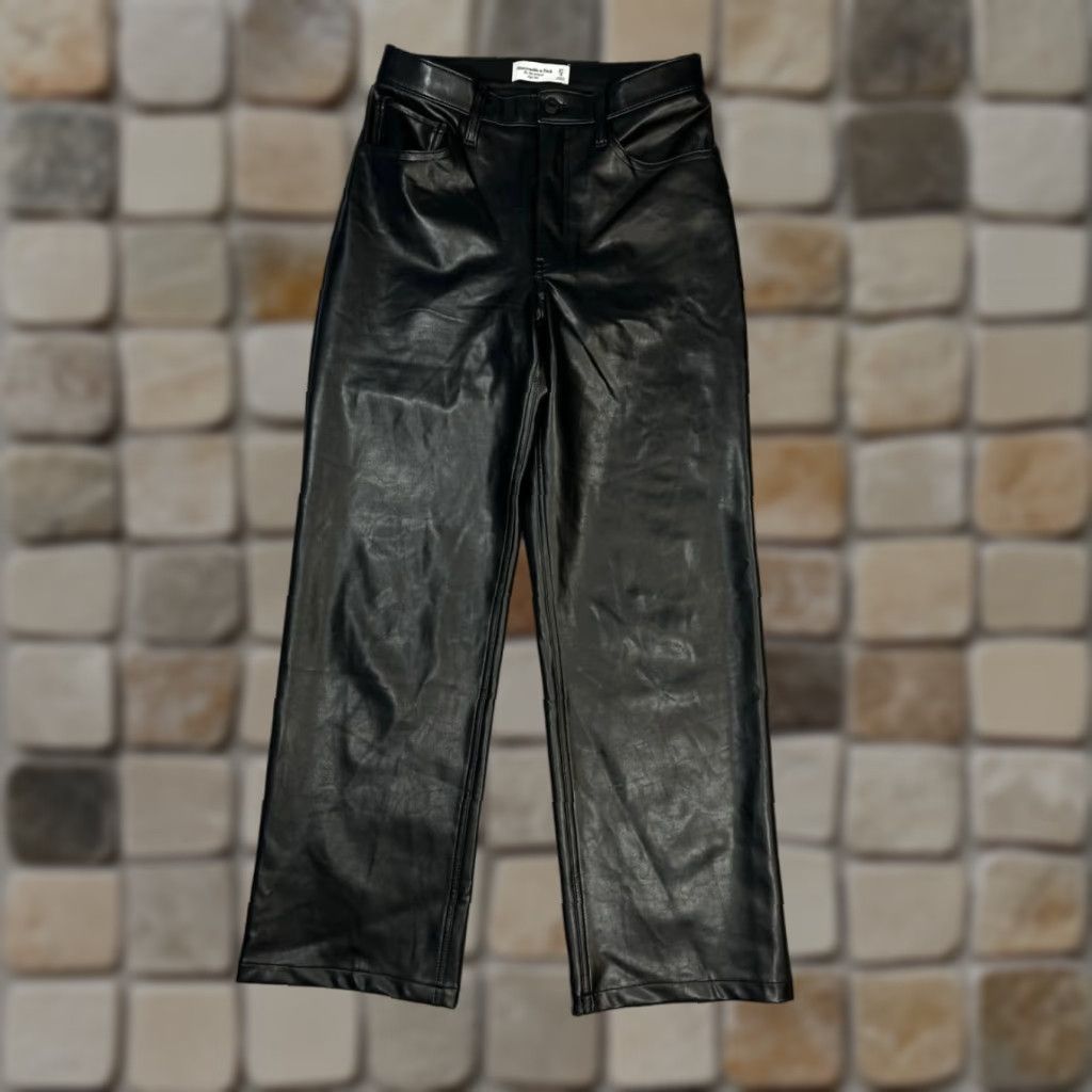 Abercrombie & Fitch Abercrombie & Fitch Pants 27 Black Relaxed Ankle Faux Leather 90s Modern Womens Size 27" / US 4 / IT 40 - 1 Thumbnail