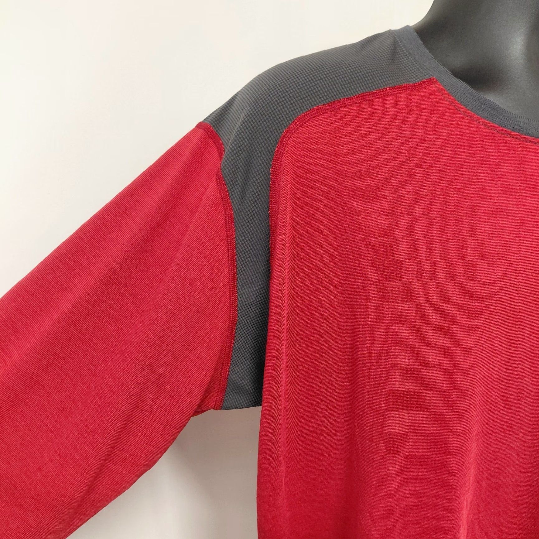 The North Face VINTAGE The North Face Shirt Men's XL Red Gray Vaporwick Long Sleeve Base Layer Size US XL / EU 56 / 4 - 4 Thumbnail