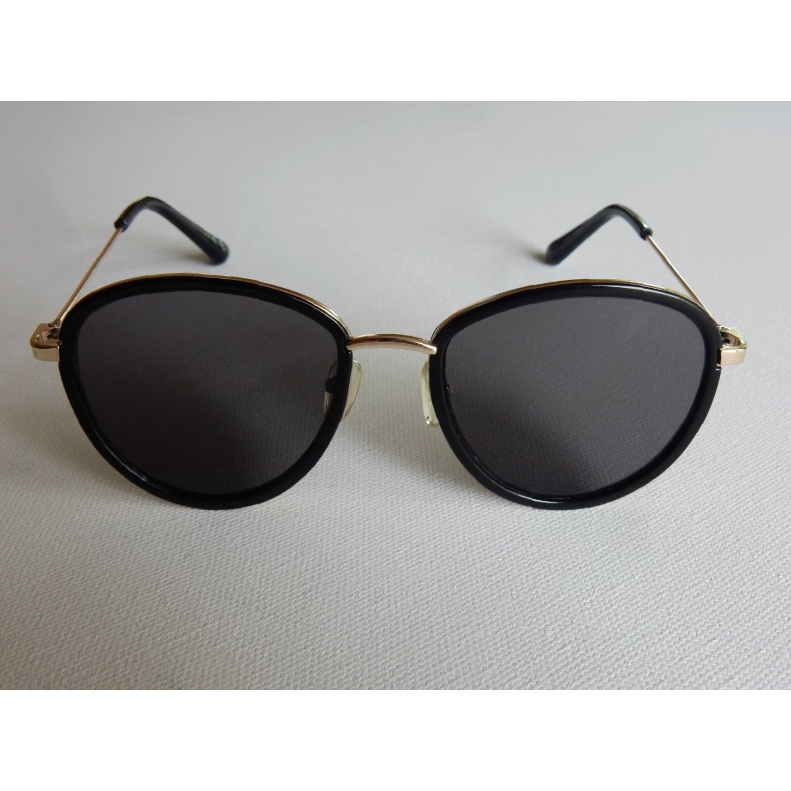 American Eagle Outfitters VINTAGE American Eagle Sunglasses Women's Gold & Black 1152 UV Protection Fashion Accessories Size ONE SIZE - 2 Thumbnail