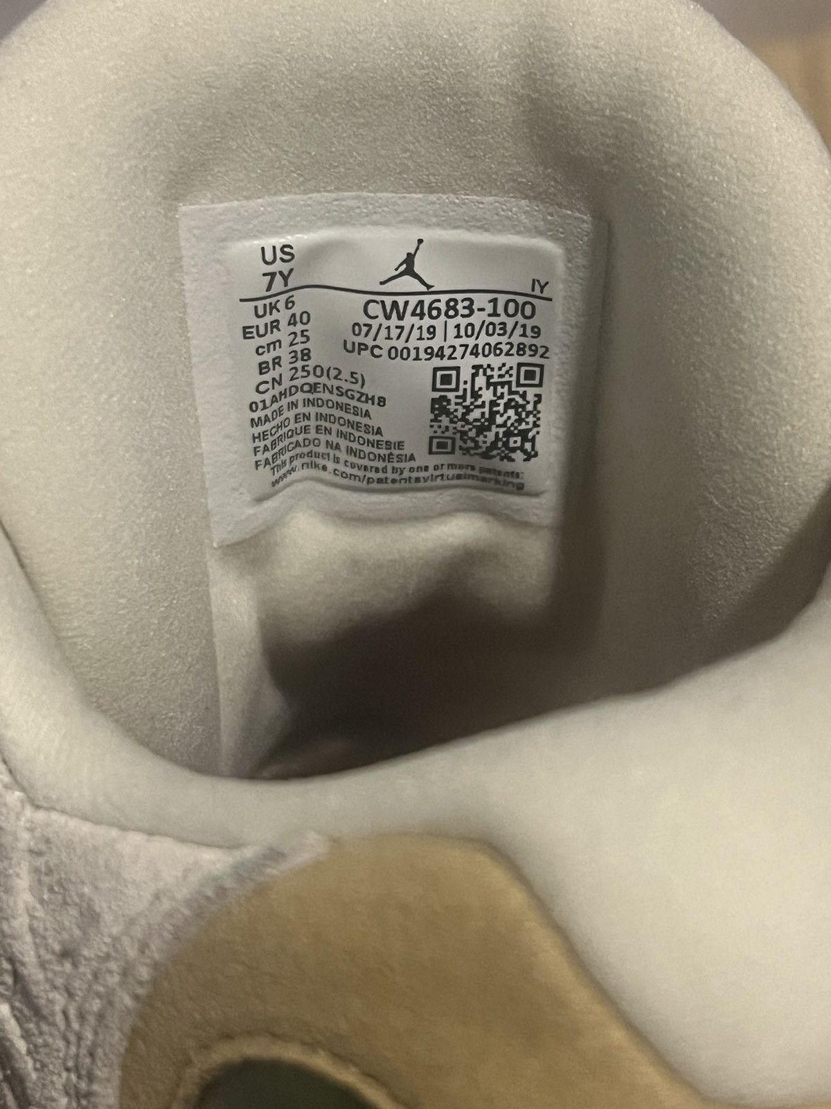 Jordan Brand Air jordan 13’s Chinese New year (GS) Size US 7 / EU 40 - 8 Thumbnail