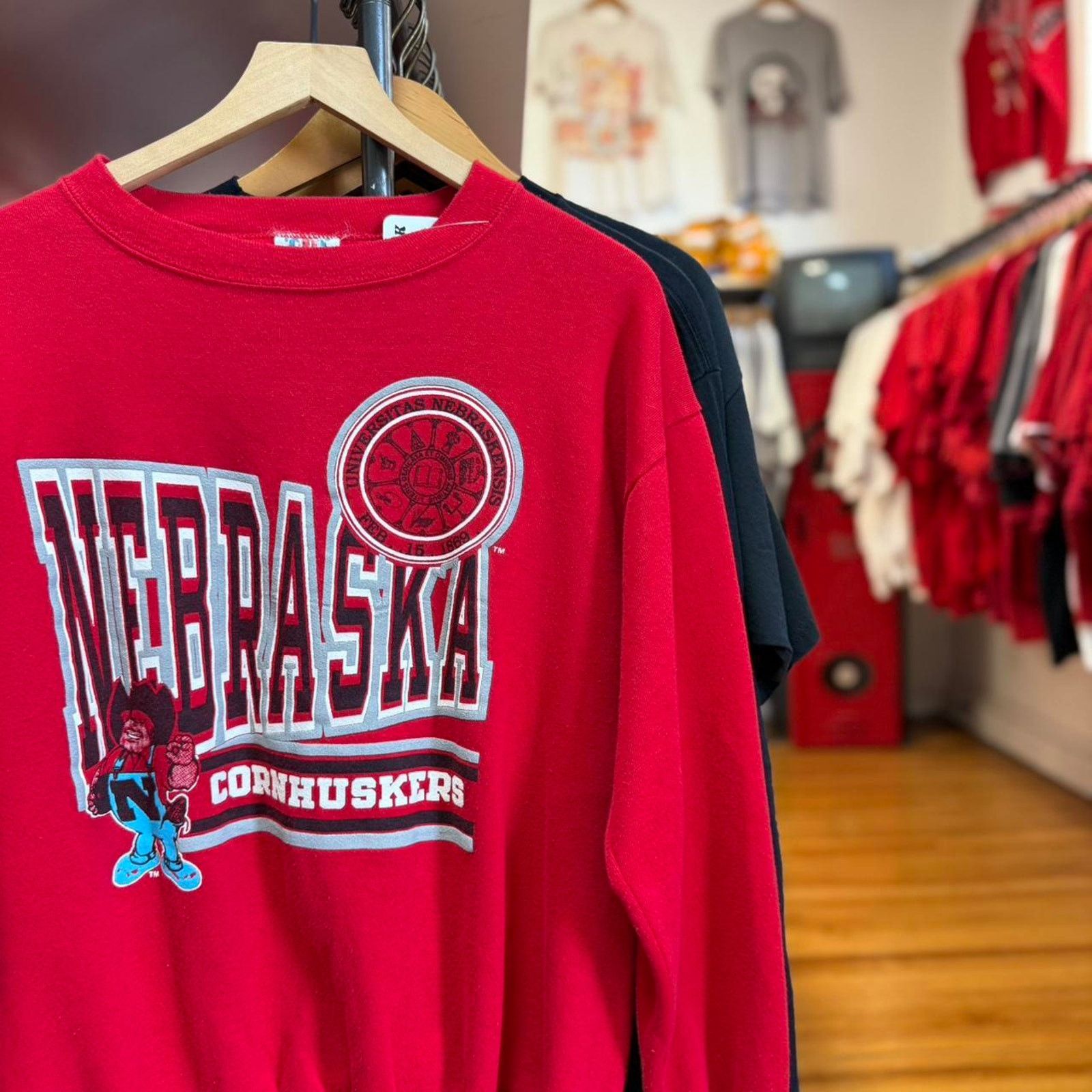 Vintage Vintage 90s Nebraska Huskers Herbie Football Crewneck Size US XL / EU 56 / 4 - 1 Thumbnail