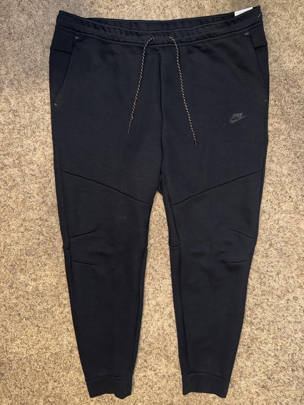 Nike Nike Men’s Sportswear Black Tech Fleece Sweatpants Sample Size US 44 / EU 60 - 1 Thumbnail