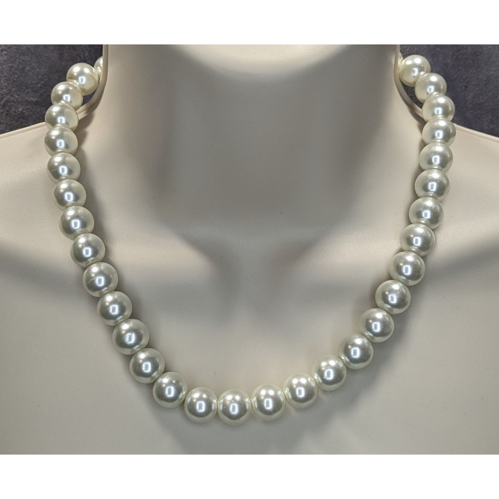 Other Elegant White Faux Pearl Necklace Size ONE SIZE - 1 Thumbnail