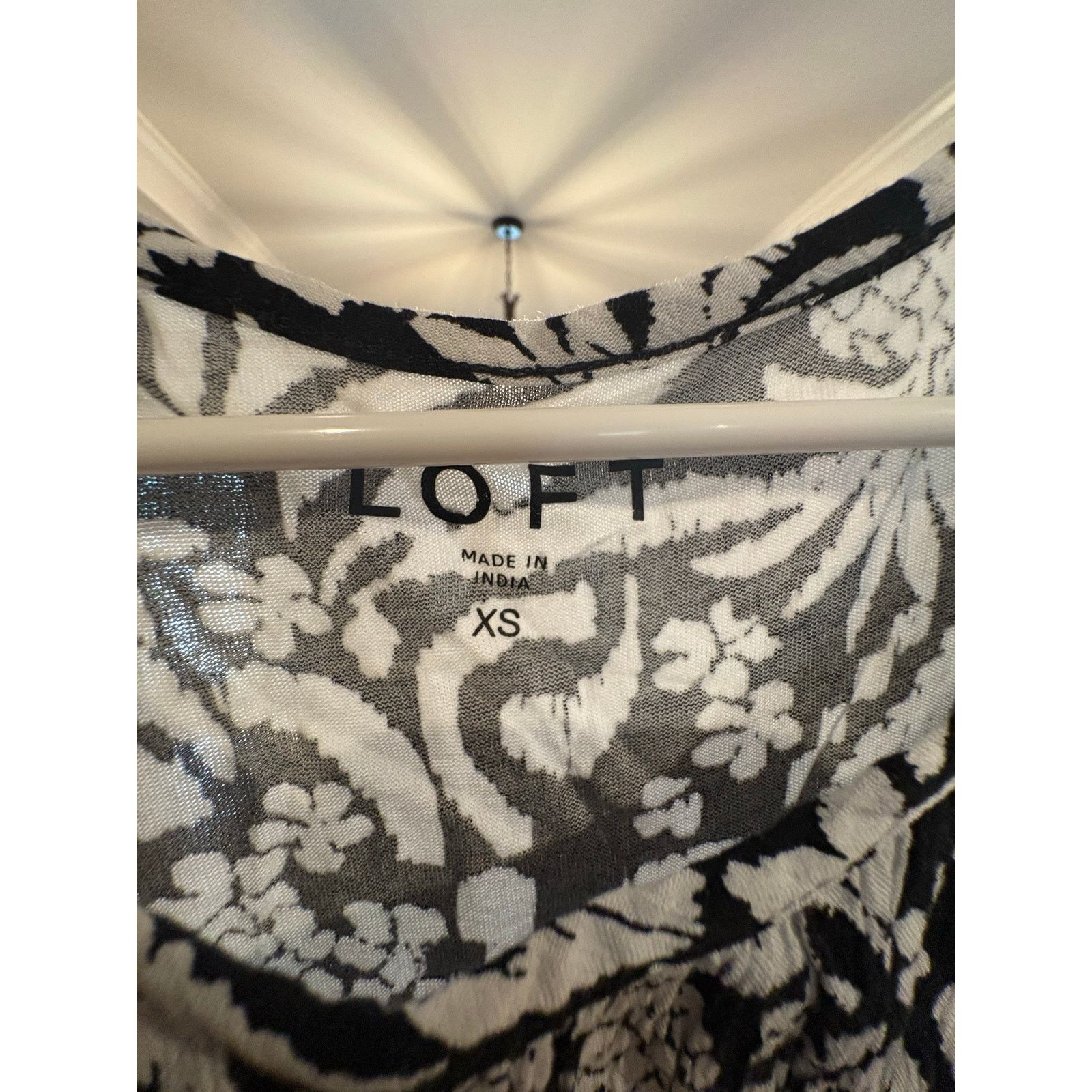 Loft LOFT XS Black White Floral Pineapple Print Blouse Size XS / US 0-2 / IT 36-38 - 3 Thumbnail