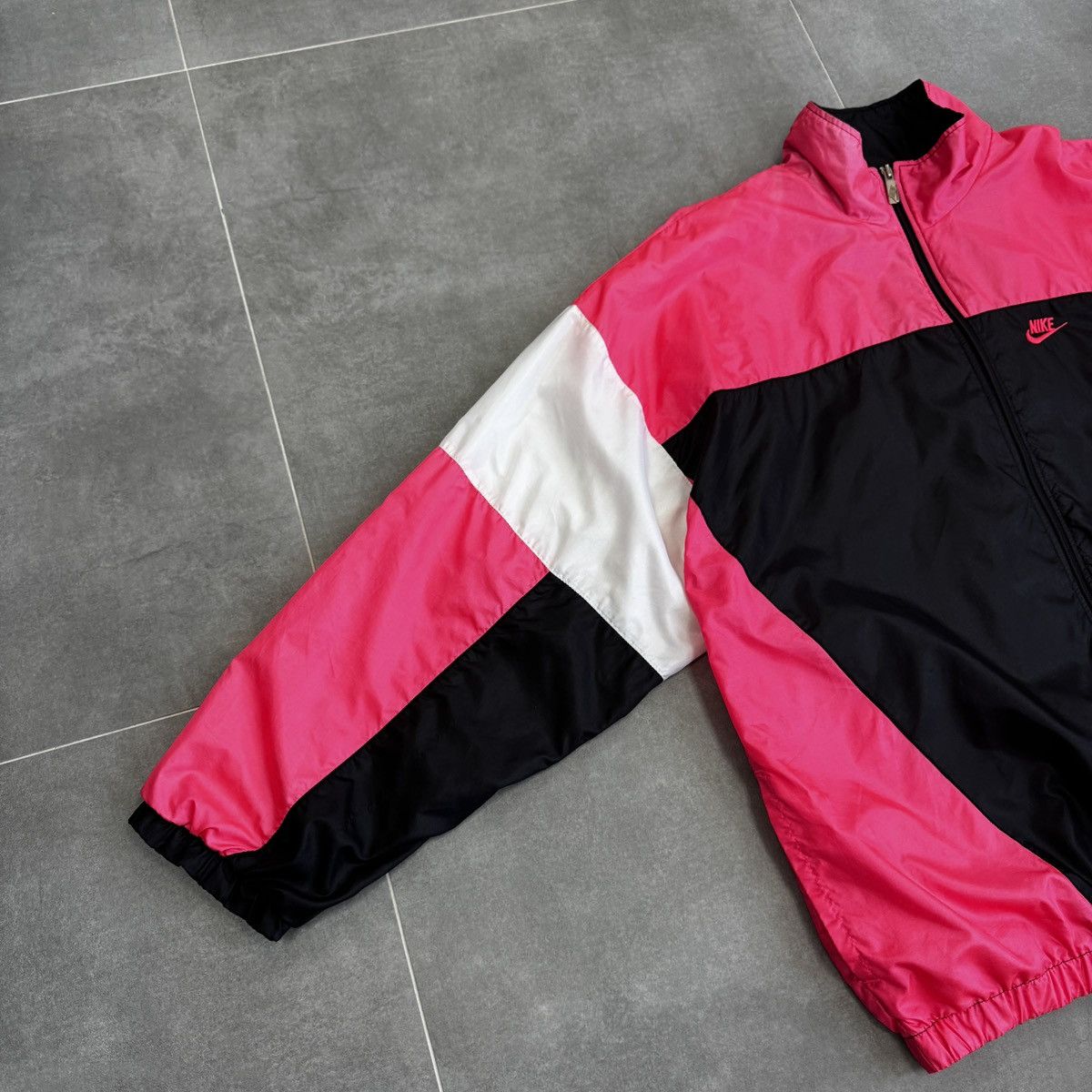 Nike Vintage Nike International Nylon Men Track Jacket Size XL Size US XL / EU 56 / 4 - 2 Thumbnail