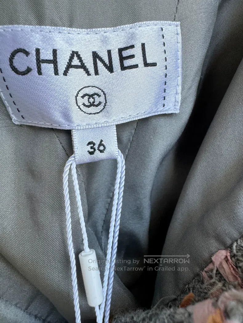 Chanel Chanel 22K beautiful tweed diamond buckle bow shorts Size 24" / US 00 / IT 34 - 4 Thumbnail