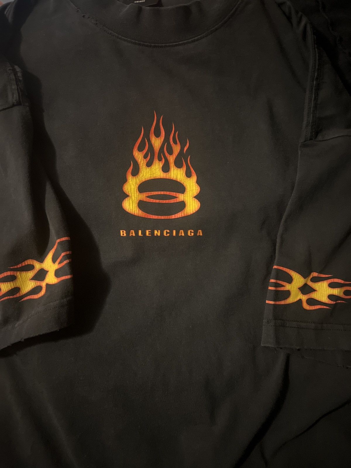 Balenciaga Balenciaga Burning unity logo oversized tee Size US L / EU 52-54 / 3 - 3 Thumbnail