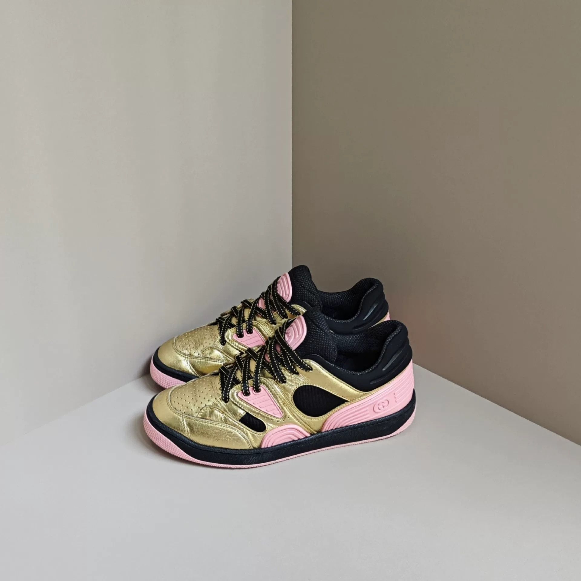 Gucci Gucci Pink Lowtop Sneakers us_7 Women Size US 7 / IT 37 - 1 Thumbnail