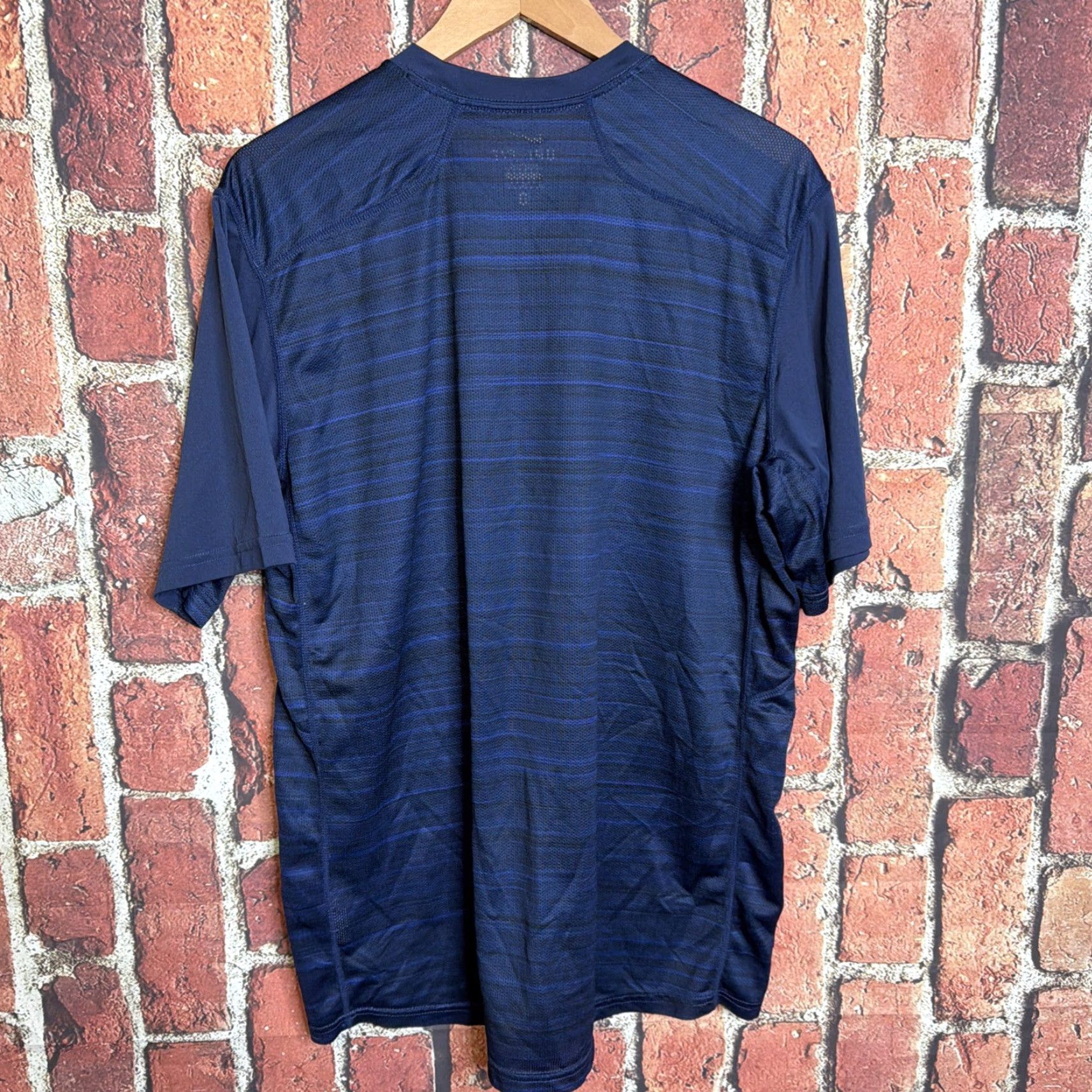 Nike VINTAGE Nike Dri-Fit Fitted Athletic Shirt BLUE XL Mens Size US XL / EU 56 / 4 - 3 Thumbnail