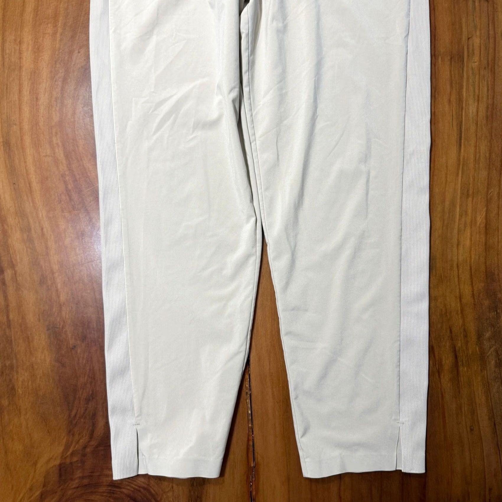 Athleta Athleta Women's Track Pants 8 Beige Geometric Breathable Lightweight Pull On Casual Jeanswear Regular Inseam 27"} Size 29" - 2 Thumbnail